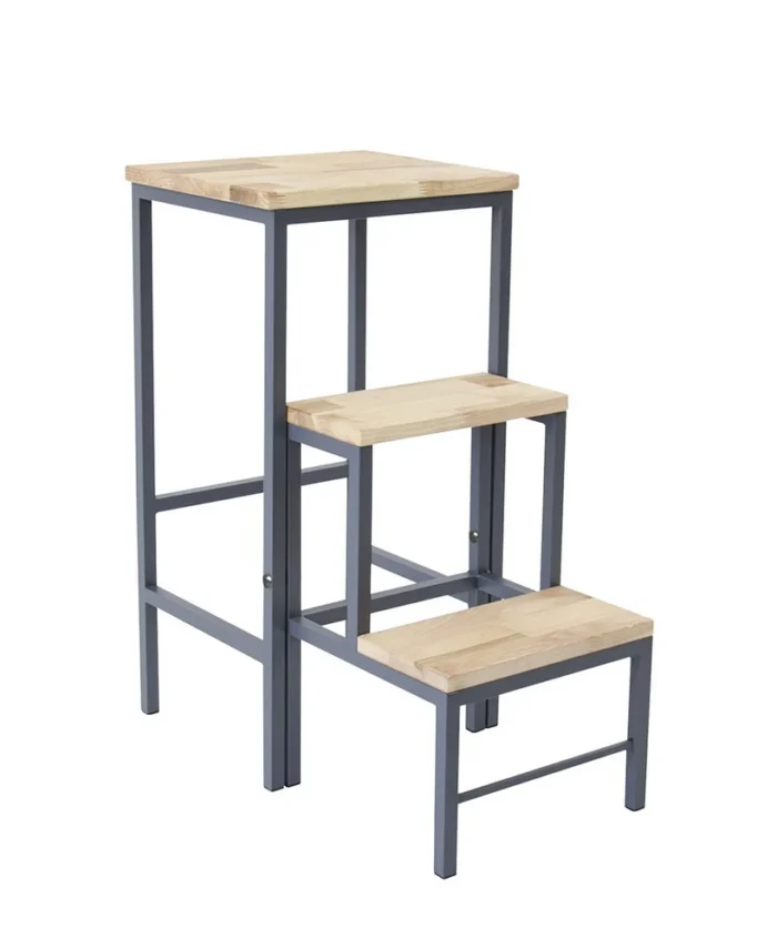 Hocker aus Naturholz